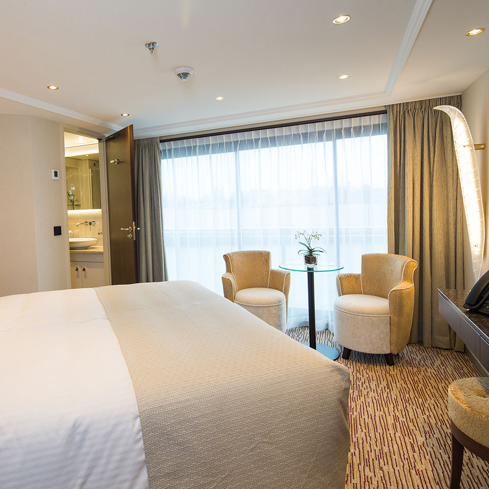 Riviera Travel Superior Suite.jpg